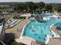 The mineral water of the Kehidakustány Thermal Spa contains calcium-magnesium and hydrogen-carbonate, as well as radon-free - Kehidakustány, Madžarska