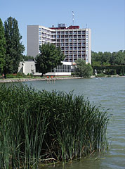 The 3-star Hotel Helikon on the waterfront - Keszthely, Madžarska