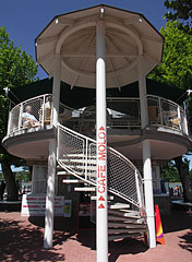 The boat station building, there's a café on its terrace - Keszthely, Madžarska