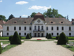 The main facade of the Széchenyi Mansion of Nagycenk - Nagycenk, Madžarska