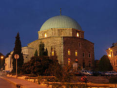 Mosque of Pasha Qasim (today Roman Catholic Church, formerly called St Bartholomew's Church) by night - Pécs, Madžarska