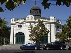 A historic carousel of the Budapest Amusement Park (in Hungarian "Vidám Park") - Будапеща, Унгария