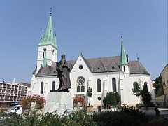 Statue of Lajos Kossuth Hungarian politician at the Roman Catholic Cathedral of Kaposvár - Kaposvár, Унгария