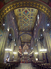 Interior of the Cathedral of Pécs; the nave and the sanctuary, viewed from the western entrance, from under the choir loft and the church organ - Pécs, Унгария