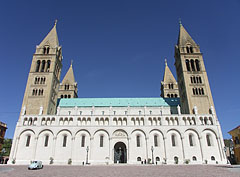 White limestone southern facade of the neo-romanesque Basilica of Pécs, and its 60-meter-high steeples (towers), made of yellowish sandstone from Budafa - Pécs, Унгария