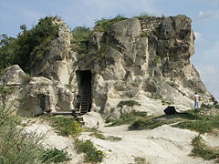 The rock cliff of the Upper Castle, viewed from the Lower Castle - Sirok, Унгария