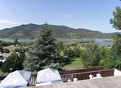 Amazing view from the terrace of the thermal beach to Danube Bend (Dunakanyar) and Börzsöny Mountains, even during eating a hot dog - Visegrád, Унгария