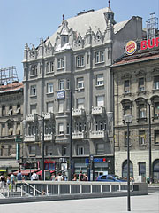 The 3-star Hotel Baross, originally an Art Nouveau style apartment building - Boedapest, Hongarije