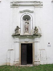 The entrance of the Roman Catholic St. Stephen's Church - Nagyvázsony, Ουγγαρία