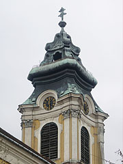 The steeple (tower) of the baroque Roman Catholic Assumption of the Virgin Mary Parish Church - Szentgotthárd, هنغاريا