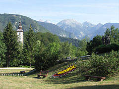 - Lake Bohinj (Bohinjsko jezero), スロベニア