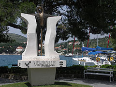 A memorial at the harbour of Slano - Slano, クロアチア