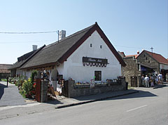 "Füstös ház" (literally "Smoky house") folk house and gift shop - Tihany, 헝가리