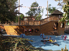 Ship-like adventurous jungle gym at the greater playground - Будимпешта, Мађарска