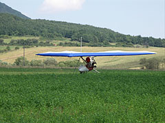 A hang-glider in the field - Füzér, Mađarska